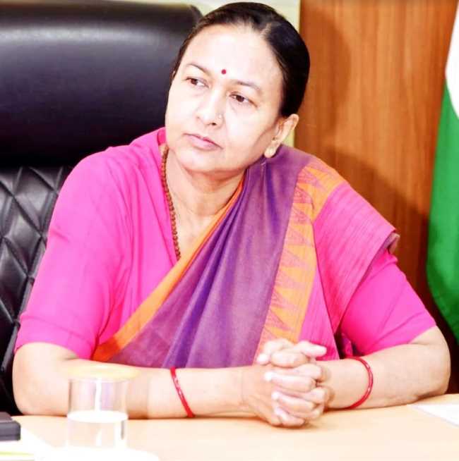 विभागों में प्रस्तावित व गतिमान योजनाओं/कार्यकम आदि का जमीनी स्तर पर भली-भांति परीक्षण/आंकलन करने के निर्देश जारी किये CS राधा रतूड़ी ने